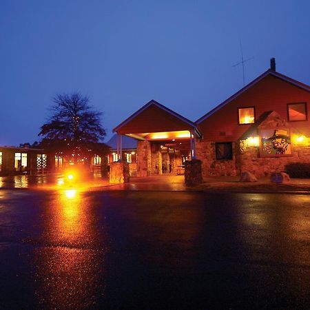 The Station Hotel Jindabyne Bagian luar foto