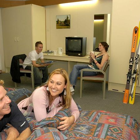 The Station Hotel Jindabyne Bagian luar foto
