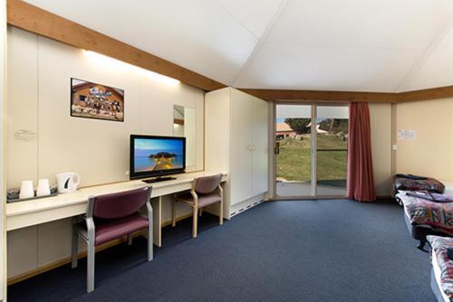 The Station Hotel Jindabyne Bagian luar foto