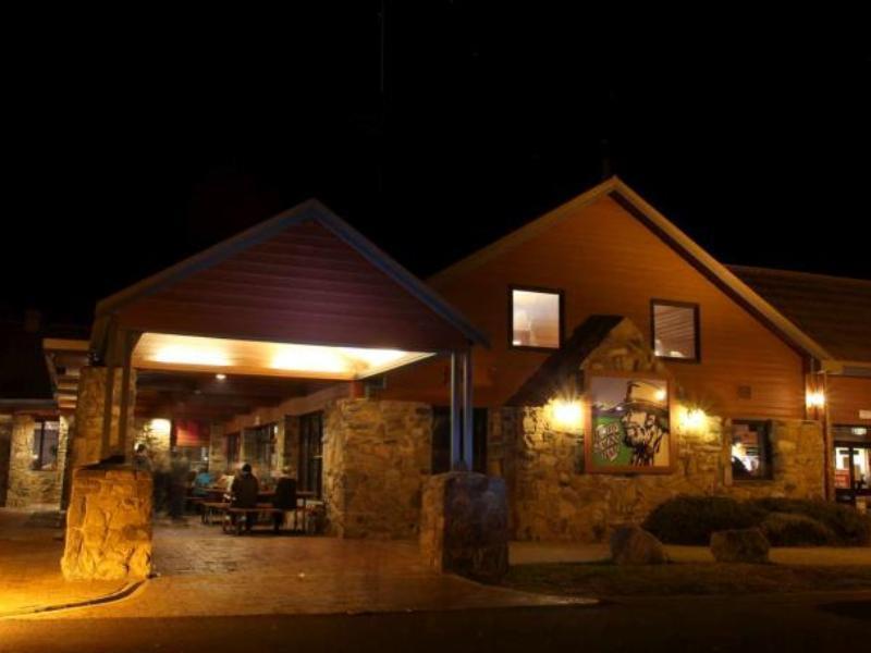 The Station Hotel Jindabyne Bagian luar foto