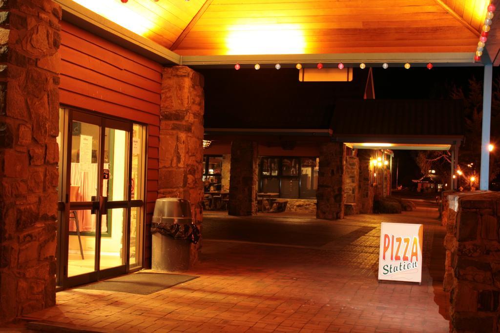 The Station Hotel Jindabyne Bagian luar foto