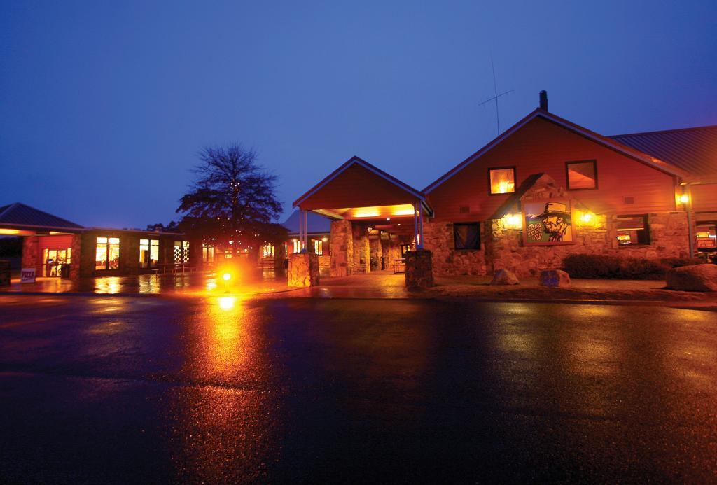 The Station Hotel Jindabyne Bagian luar foto