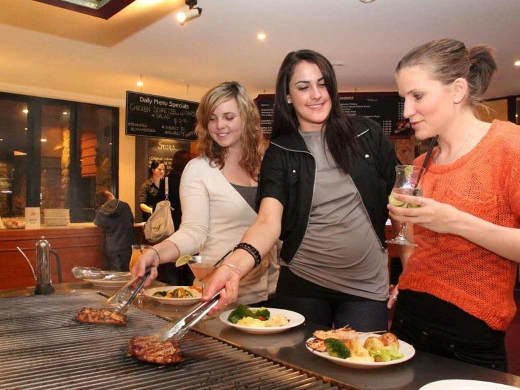 The Station Hotel Jindabyne Bagian luar foto