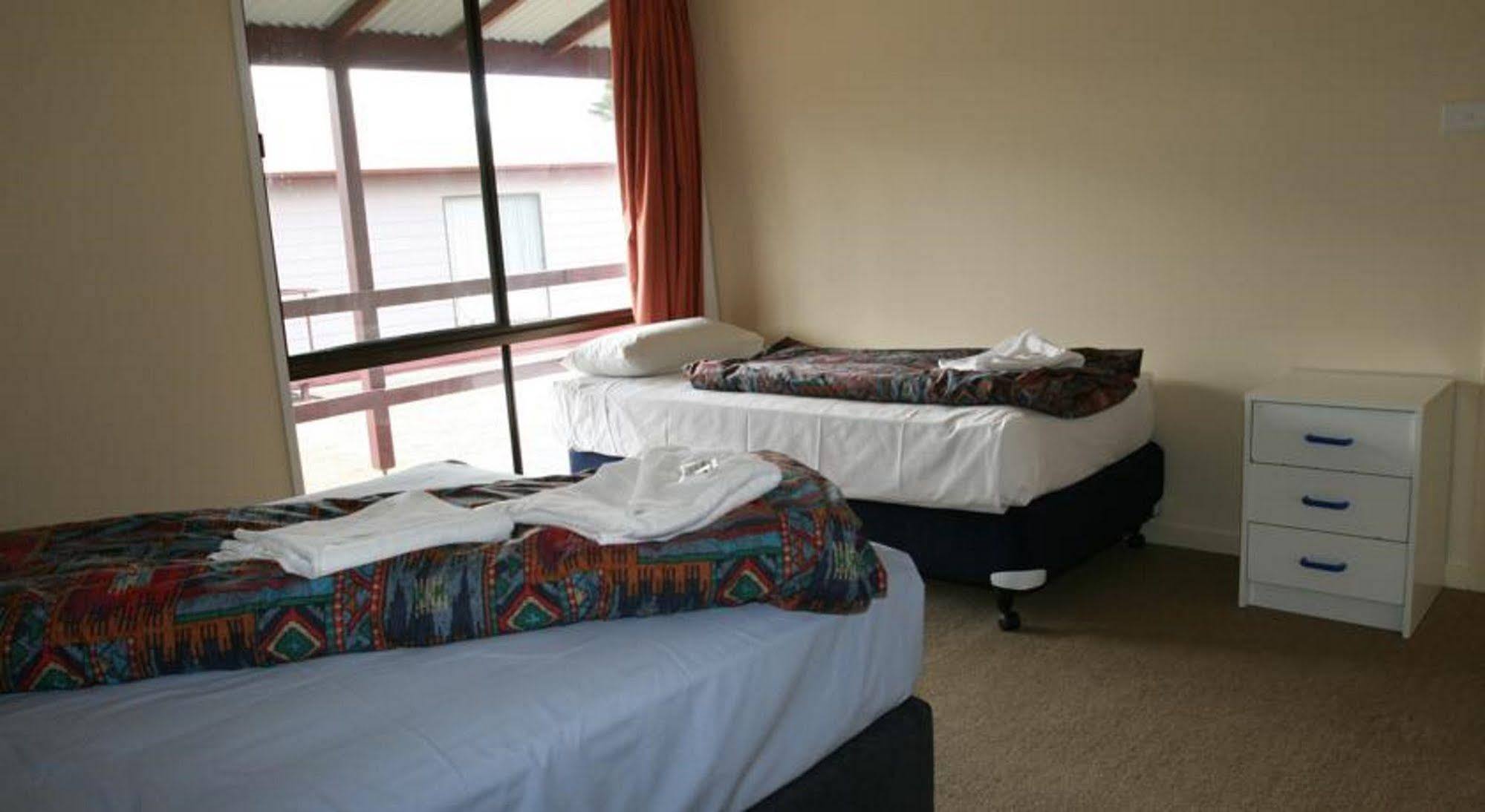 The Station Hotel Jindabyne Bagian luar foto