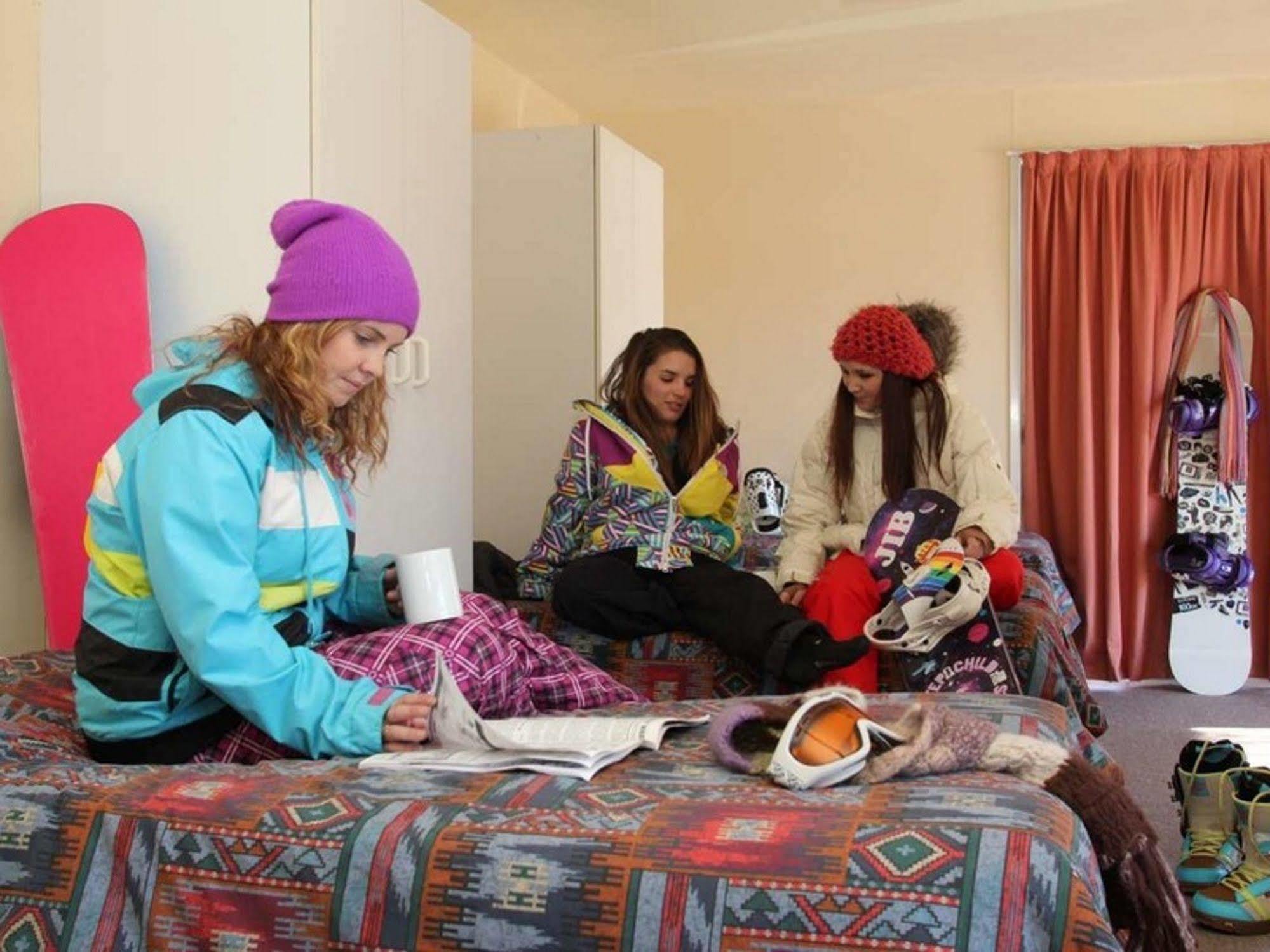The Station Hotel Jindabyne Bagian luar foto