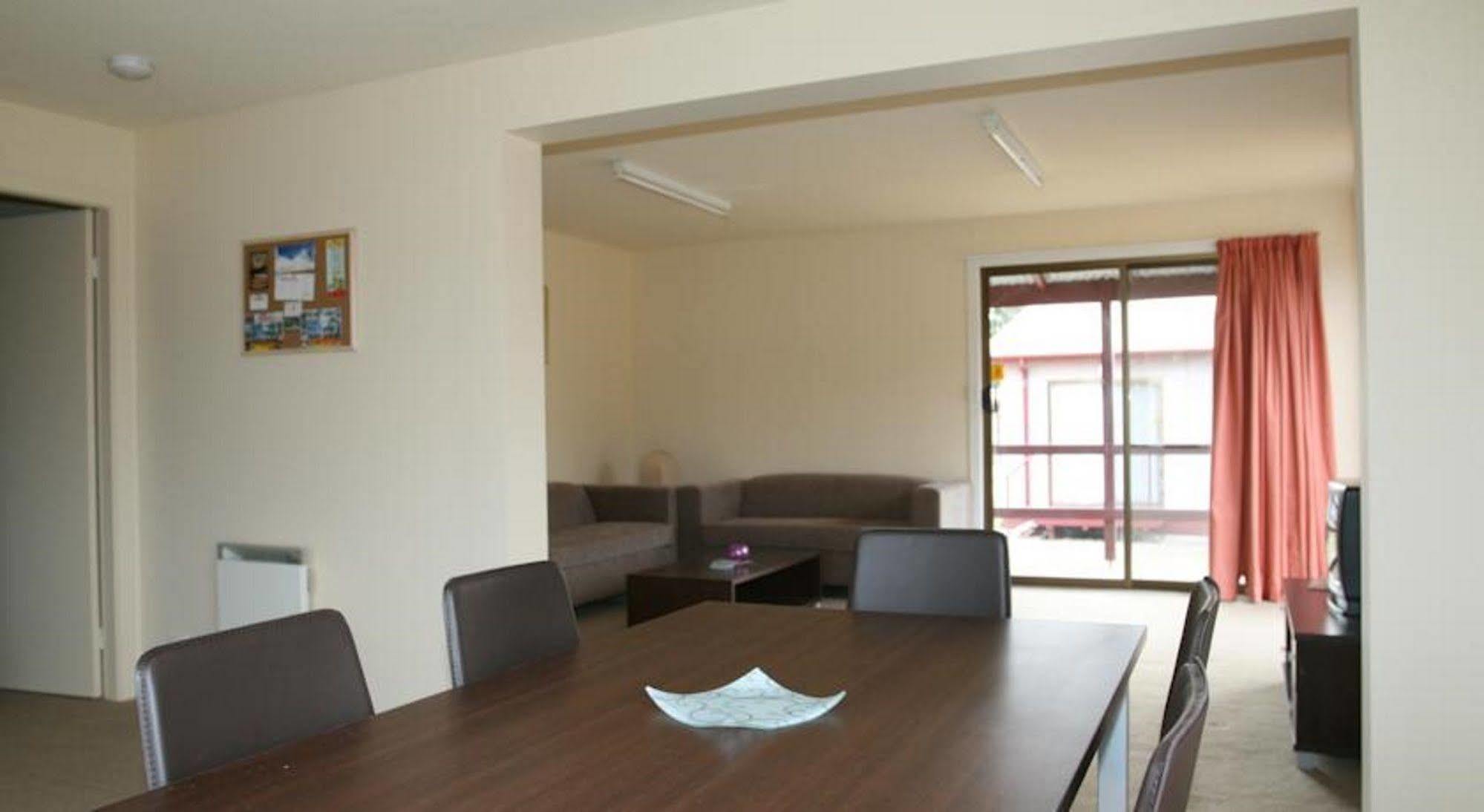 The Station Hotel Jindabyne Bagian luar foto