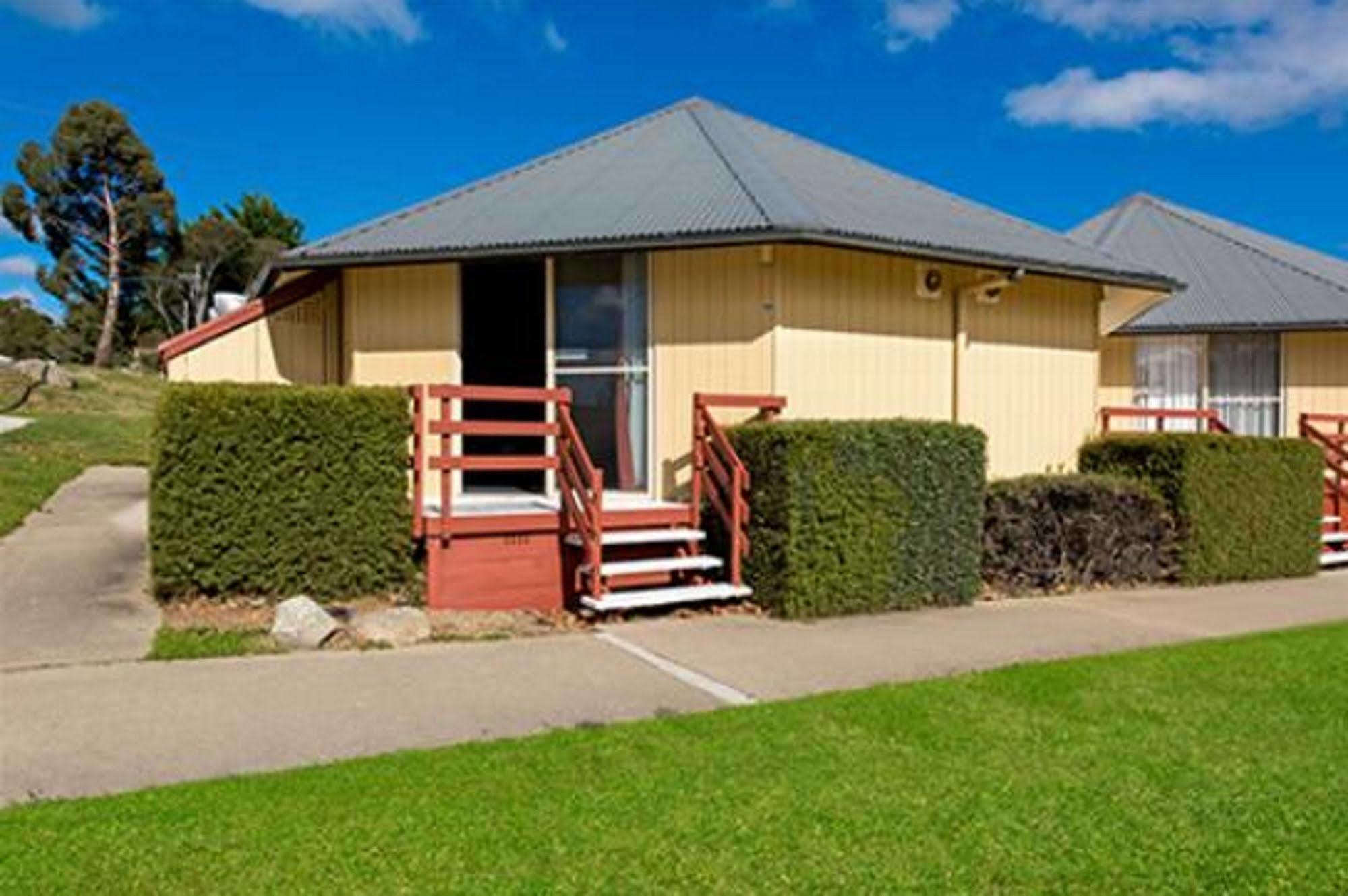 The Station Hotel Jindabyne Bagian luar foto