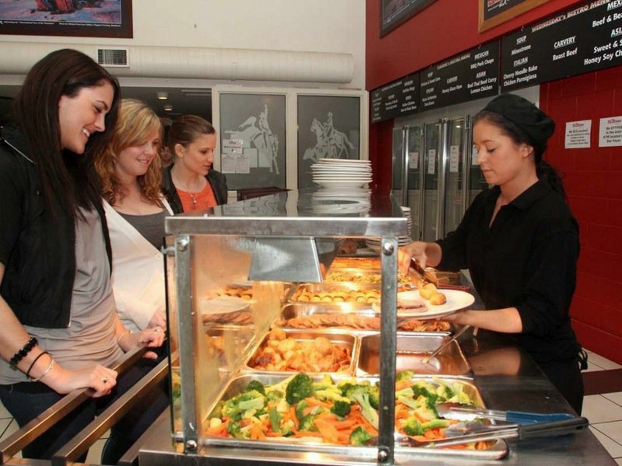 The Station Hotel Jindabyne Bagian luar foto